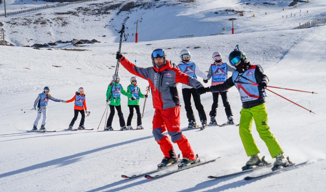 CAMPAMENTO VACANCES D HIVER EN SIERRA NEVADA 2026