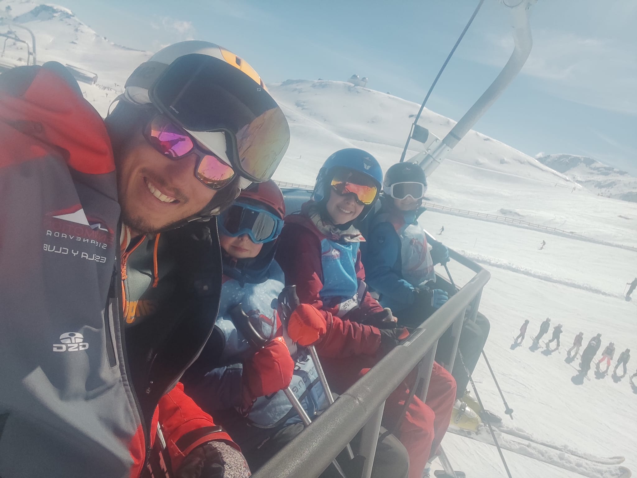 Jornada Club Málaga - Granada - Sierra Nevada Domingo 14 de Abril día completo de esquí o snowboard